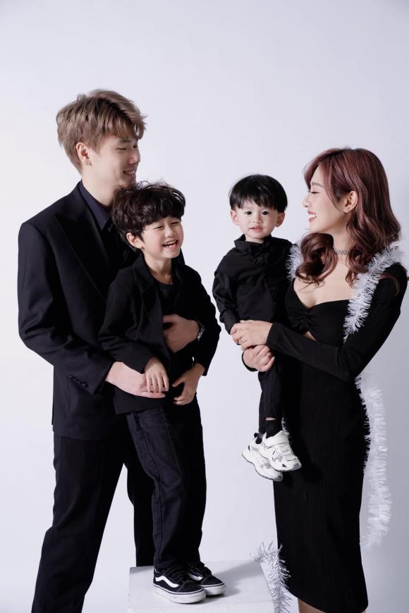 Trang Lou kỷ niệm 7 năm ngày cưới, hai nhóc tỳ lộ diện cực yêu-4