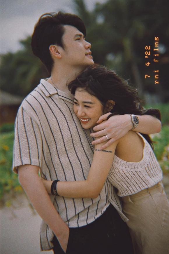 Trang Lou kỷ niệm 7 năm ngày cưới, hai nhóc tỳ lộ diện cực yêu-7