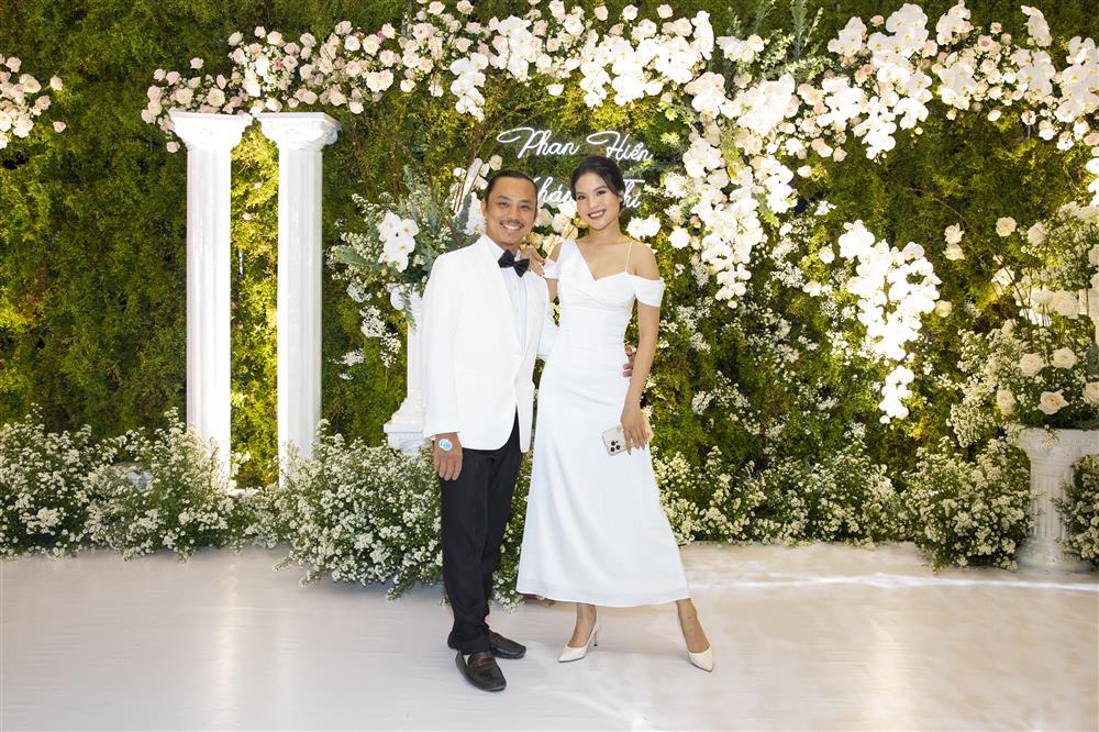 Chí Anh cùng vợ trẻ dự đám cưới Khánh Thi - Phan Hiển-2