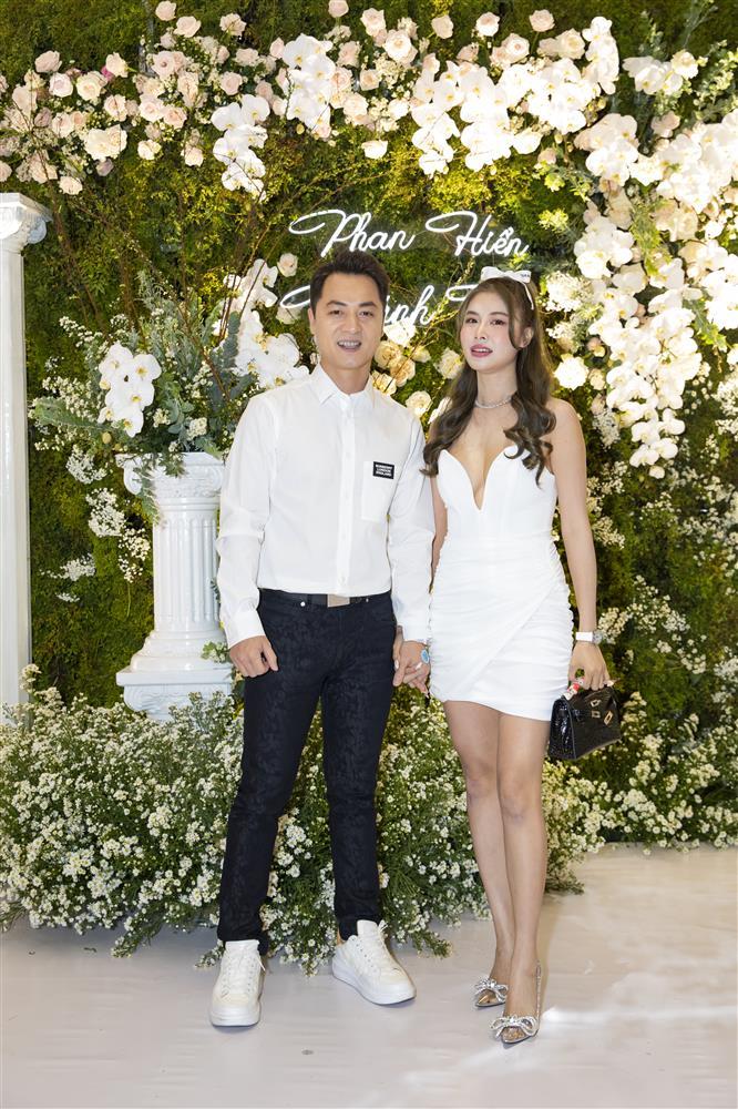 Chí Anh cùng vợ trẻ dự đám cưới Khánh Thi - Phan Hiển-4