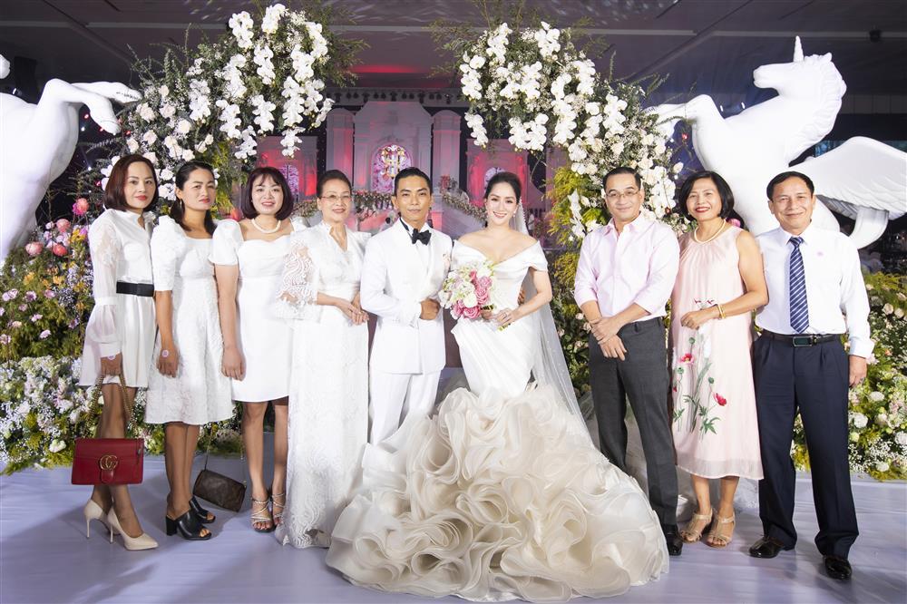 Chí Anh cùng vợ trẻ dự đám cưới Khánh Thi - Phan Hiển-16