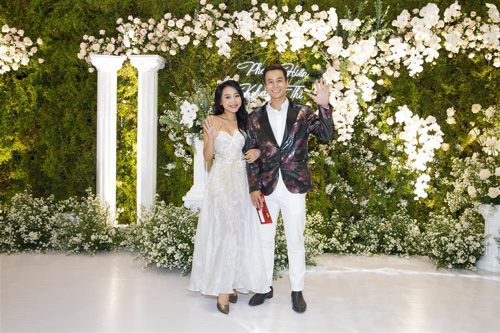 Chí Anh cùng vợ trẻ dự đám cưới Khánh Thi - Phan Hiển-12