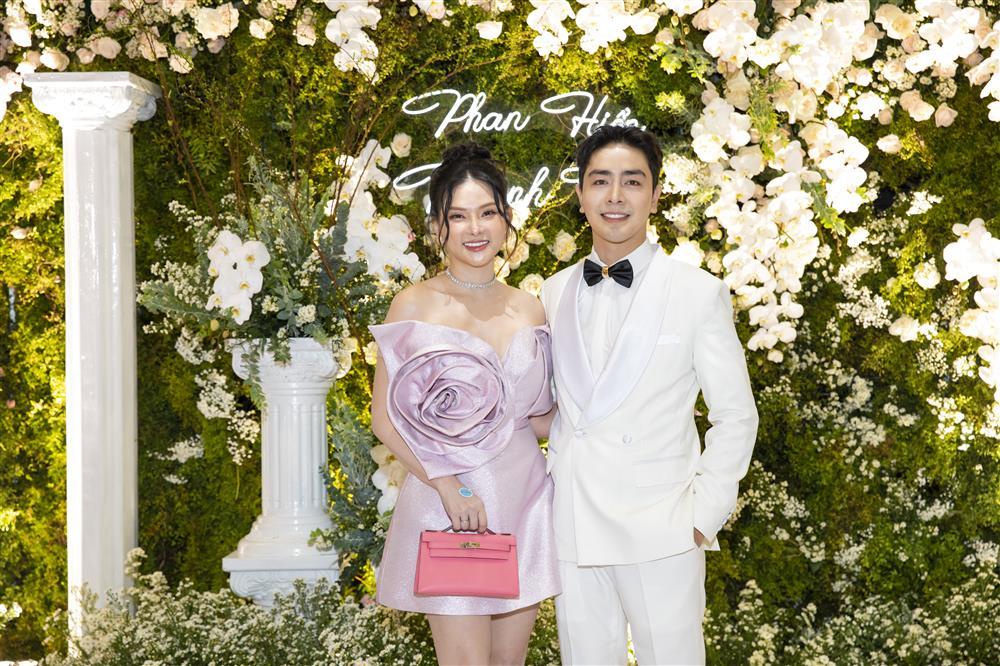 Chí Anh cùng vợ trẻ dự đám cưới Khánh Thi - Phan Hiển-5