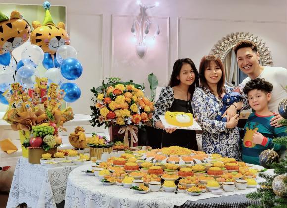 Đầy tháng con thứ 3 của Mạnh Trường chuẩn gia đình điều kiện-1