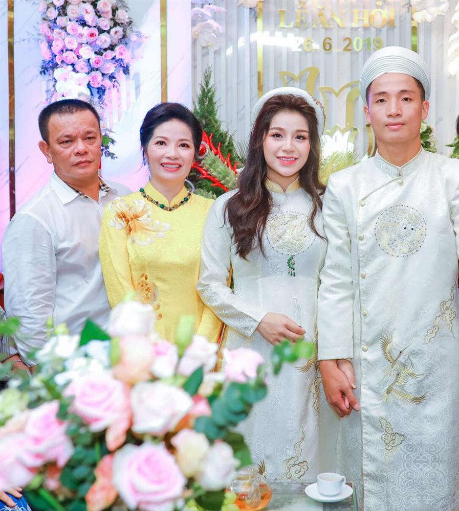 Mẹ vợ Lý Hải hơn con rể 10 tuổi vẫn đẹp, mẹ vợ Tiến Dũng thì sao?-4