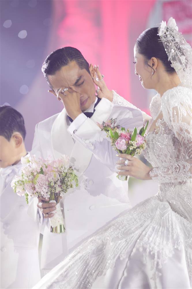 Chú rể Phan Hiển khóc nghẹn, từng sợ đám cưới không người-9