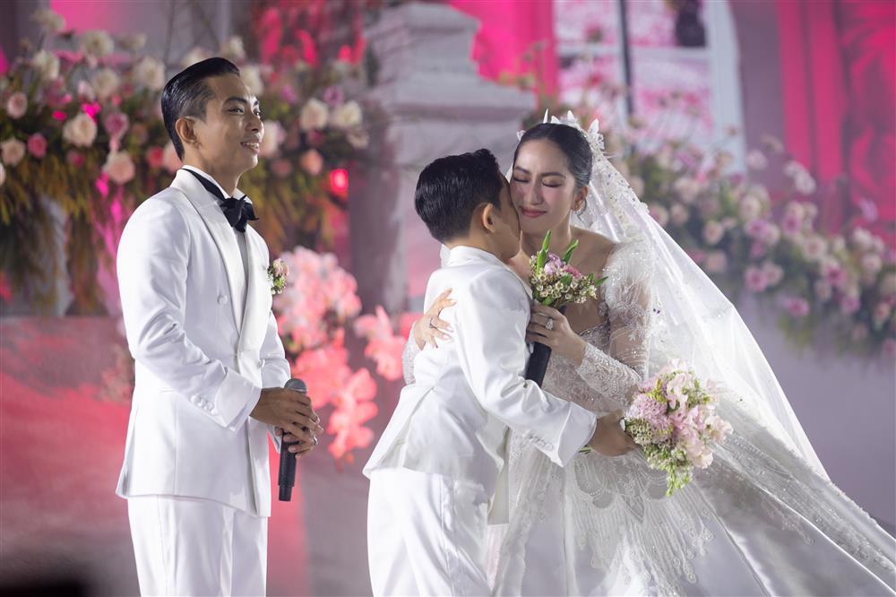 Chú rể Phan Hiển khóc nghẹn, từng sợ đám cưới không người-16