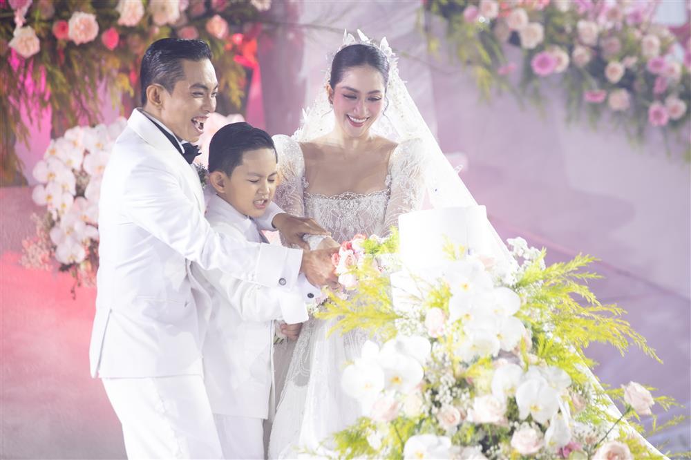 Chú rể Phan Hiển khóc nghẹn, từng sợ đám cưới không người-17