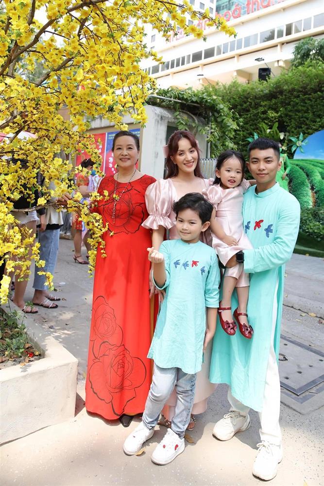 Bất ngờ nhan sắc mẹ đẻ Khánh Thi trong đám cưới con gái-8