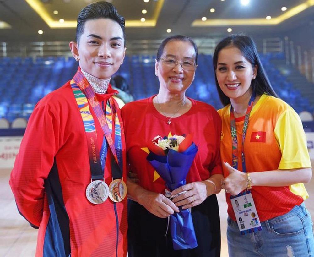 Bất ngờ nhan sắc mẹ đẻ Khánh Thi trong đám cưới con gái-7