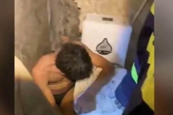 Trộm trốn công an nhưng phải... nhờ công an giải cứu khỏi lỗ thông hơi-3