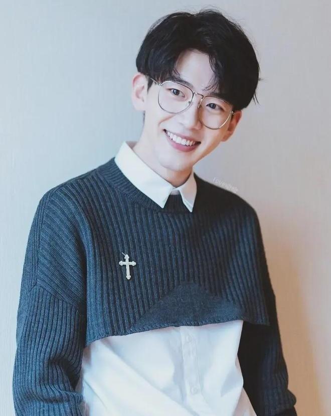 Khổng Tuyết Nhi bị chế giễu vì không biết ăn trứng cá muối-4