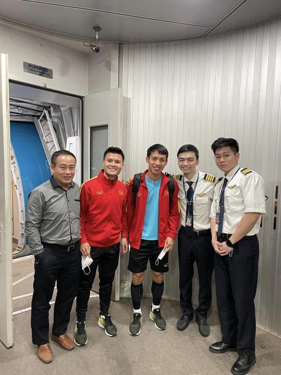 Cơ trưởng nổi tiếng kể chuyến bay đặc biệt chở thầy trò HLV Park-3