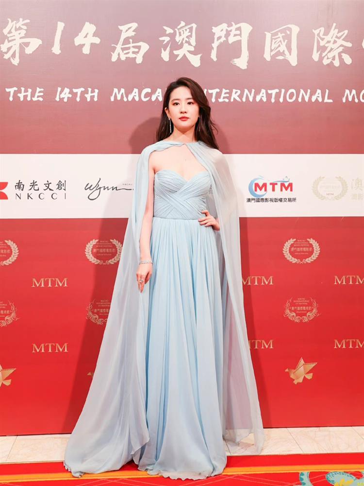 Vóc dáng Chương Tử Di lu mờ đàn em Lưu Diệc Phi-5