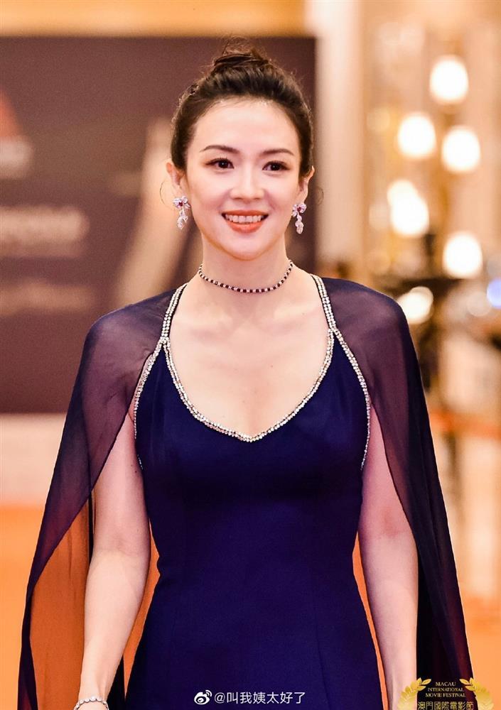 Vóc dáng Chương Tử Di lu mờ đàn em Lưu Diệc Phi-8