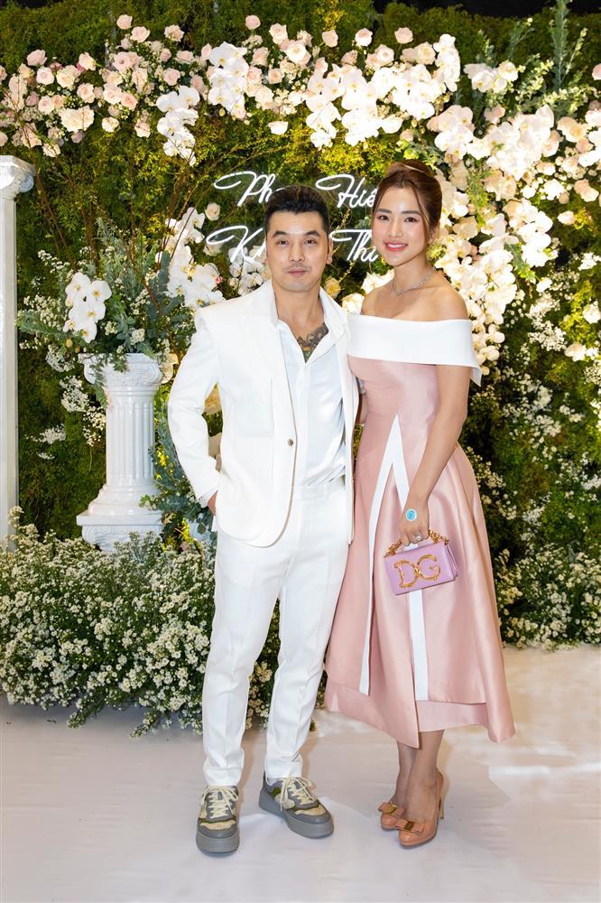 Vợ Ưng Hoàng Phúc, vợ Minh Nhựa gây tranh cãi ở đám cưới Khánh Thi-9