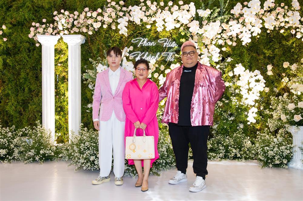 Vợ Ưng Hoàng Phúc, vợ Minh Nhựa gây tranh cãi ở đám cưới Khánh Thi-4