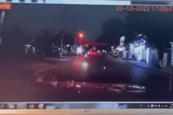 Clip: Cận cảnh ô tô 'ủi bay' loạt xe ở Quảng Ninh, 2 người tử vong