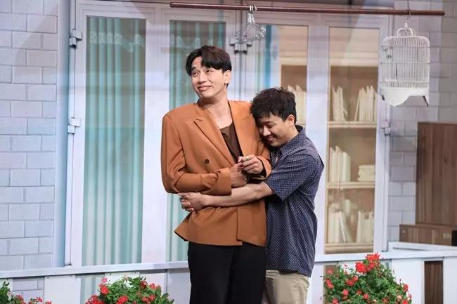 Chi Pu như bé hạt tiêu khi chung khung hình Thuận Nguyễn-7