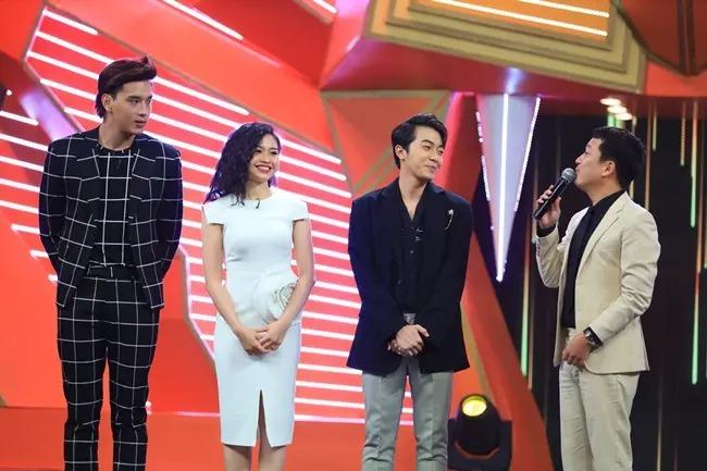 Chi Pu như bé hạt tiêu khi chung khung hình Thuận Nguyễn-13