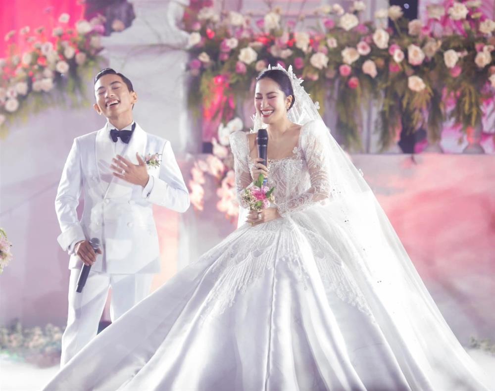Khánh Thi tốn gần 1 tỷ cho váy cưới khi kết hôn cùng Phan Hiển-2