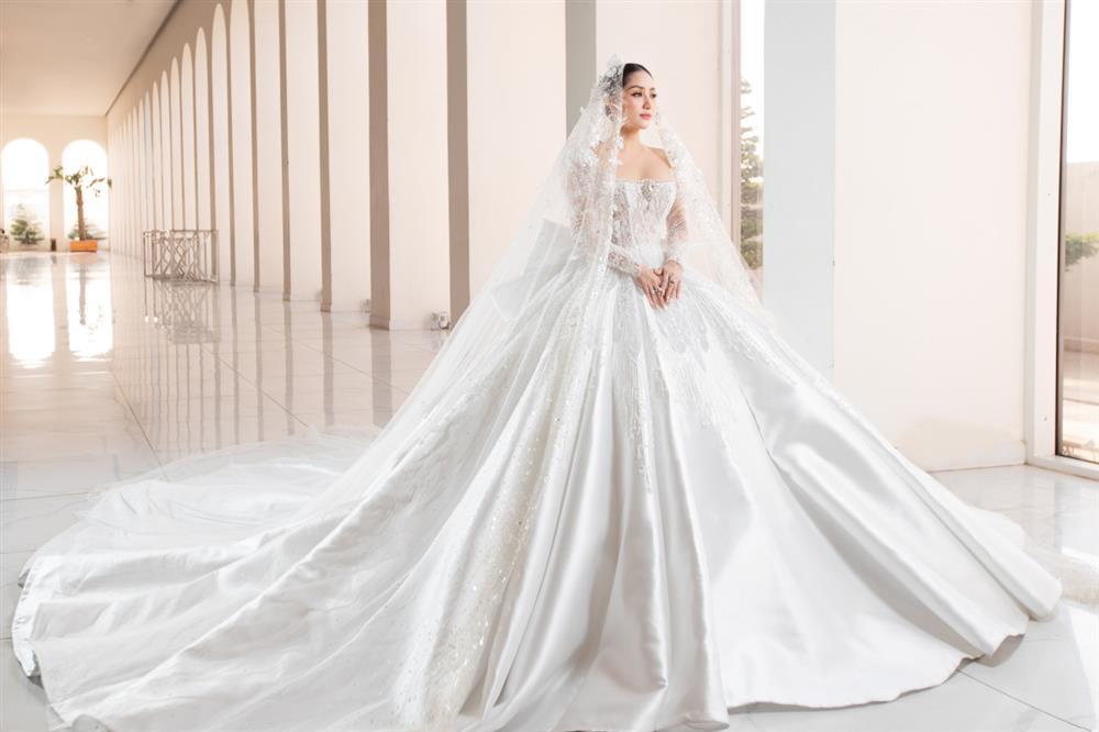 Khánh Thi tốn gần 1 tỷ cho váy cưới khi kết hôn cùng Phan Hiển-3