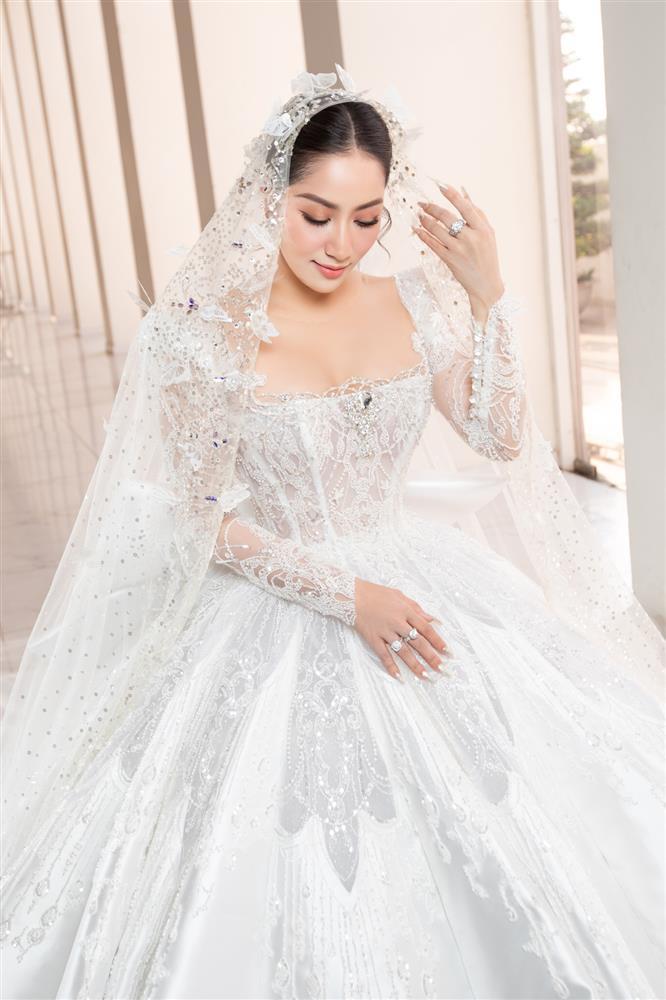 Khánh Thi tốn gần 1 tỷ cho váy cưới khi kết hôn cùng Phan Hiển-4