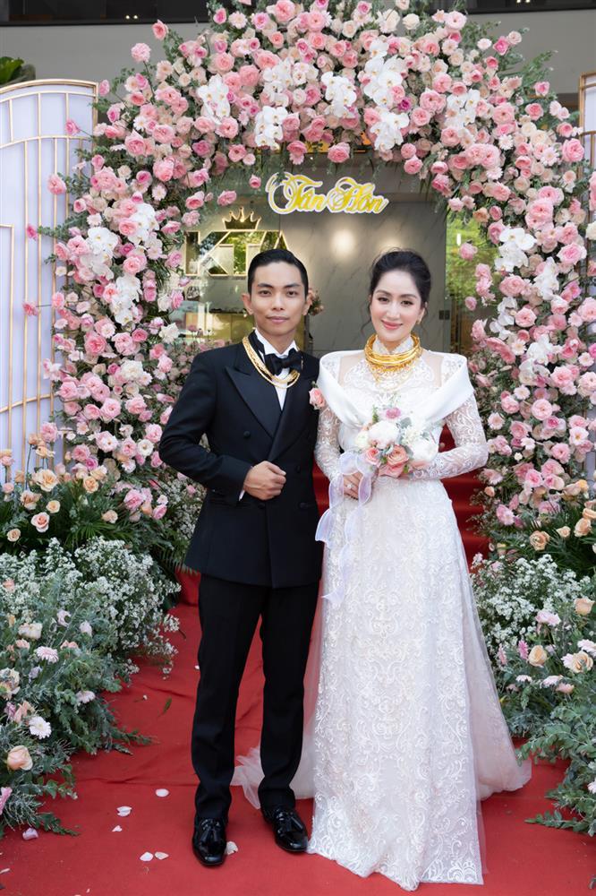 Khánh Thi tốn gần 1 tỷ cho váy cưới khi kết hôn cùng Phan Hiển-8