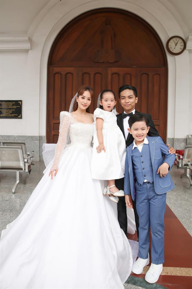 Khánh Thi tốn gần 1 tỷ cho váy cưới khi kết hôn cùng Phan Hiển-11