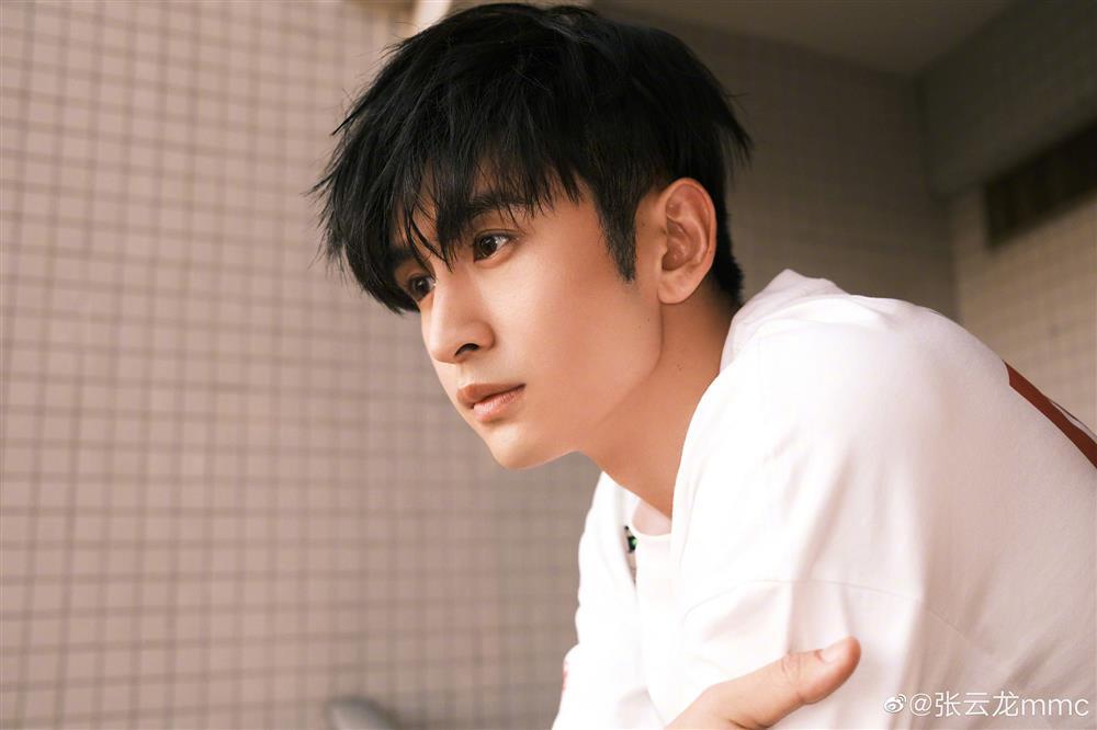 Lộ ảnh Trương Vân Long hẹn hò Chung Sở Hy-4