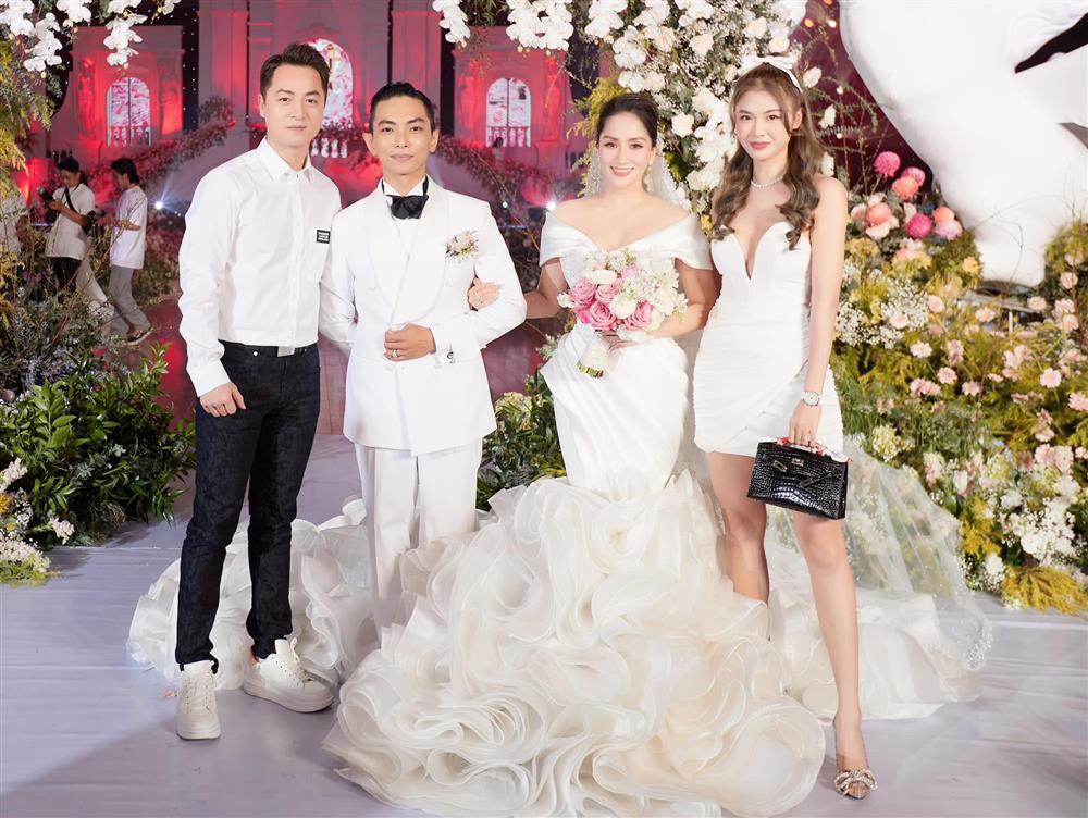 Tin showbiz Việt ngày 23/12: Tú Vi bức xúc khi bị chê sửa nát mặt-4