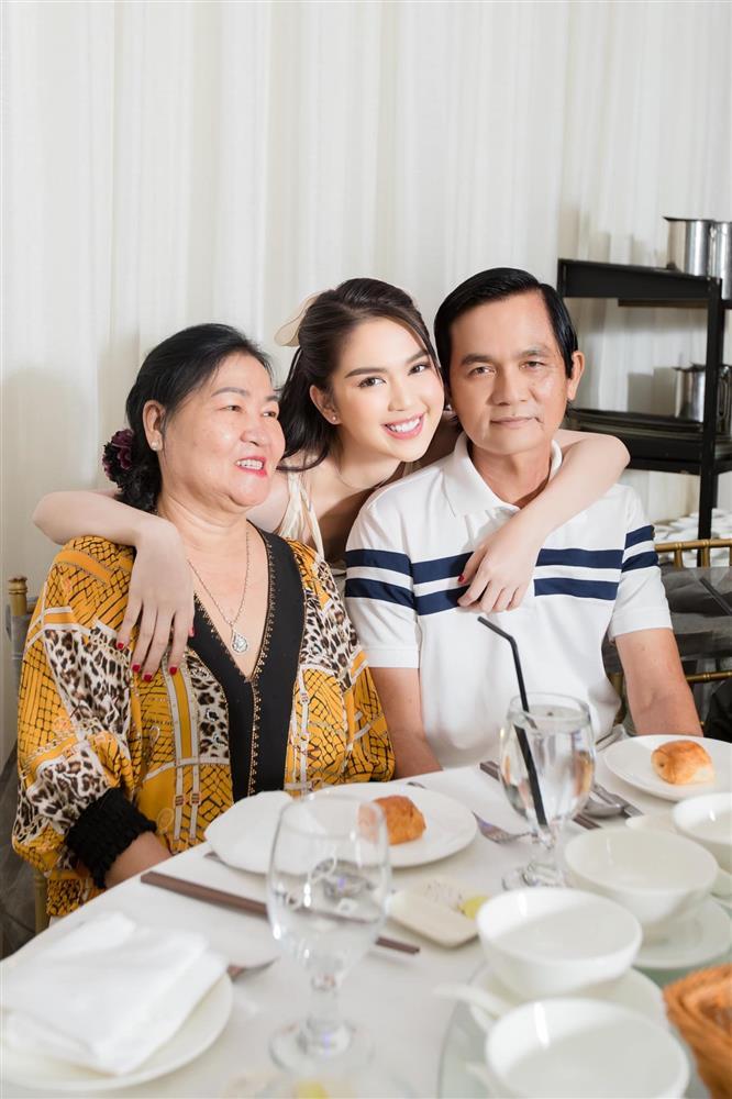 Tin showbiz Việt ngày 23/12: Tú Vi bức xúc khi bị chê sửa nát mặt-15