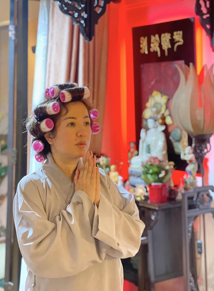 Tin showbiz Việt ngày 23/12: Tú Vi bức xúc khi bị chê sửa nát mặt-19