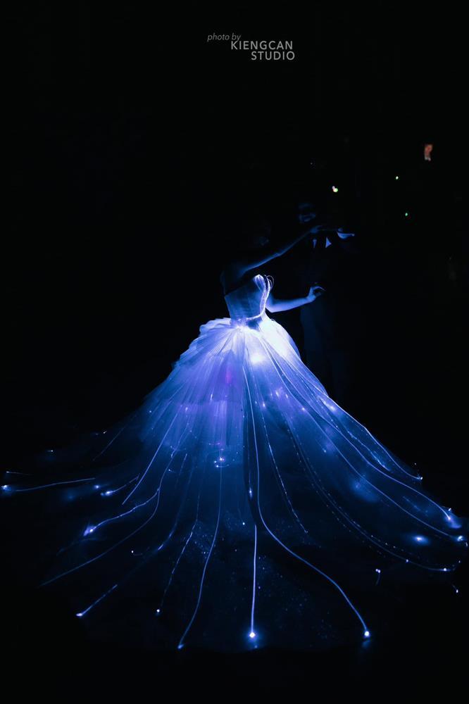 Đoàn Di Băng khoe váy siêu độc, choáng váng với giá đặt may-3