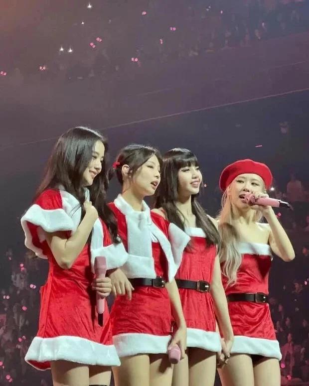 Jisoo lại bị đối xử bất công, phải diện đồ làm lộ nhược điểm vóc dáng-1