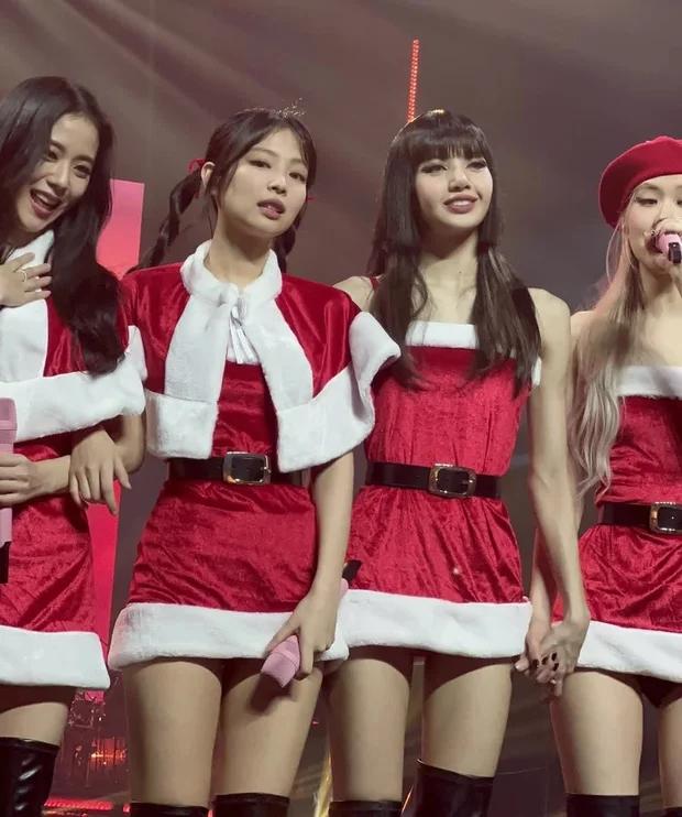 Jisoo lại bị đối xử bất công, phải diện đồ làm lộ nhược điểm vóc dáng-4