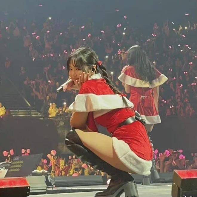 Jisoo lại bị đối xử bất công, phải diện đồ làm lộ nhược điểm vóc dáng-5