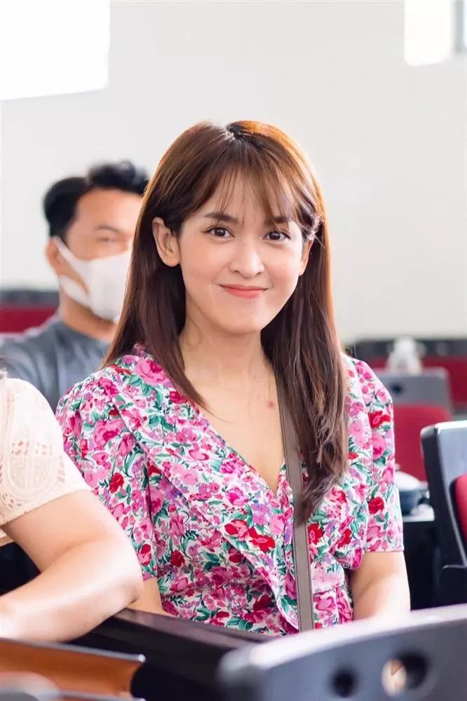 Phạm Hương đi đón con mà như trình diễn thời trang-7