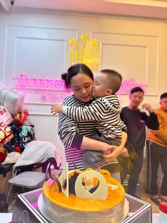 Vợ Đỗ Duy Mạnh lộ ảnh xuề xòa, khác hẳn hình trên mạng-2