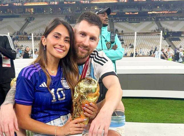 Vợ của Messi sẽ bị FIFA trừng phạt?-1