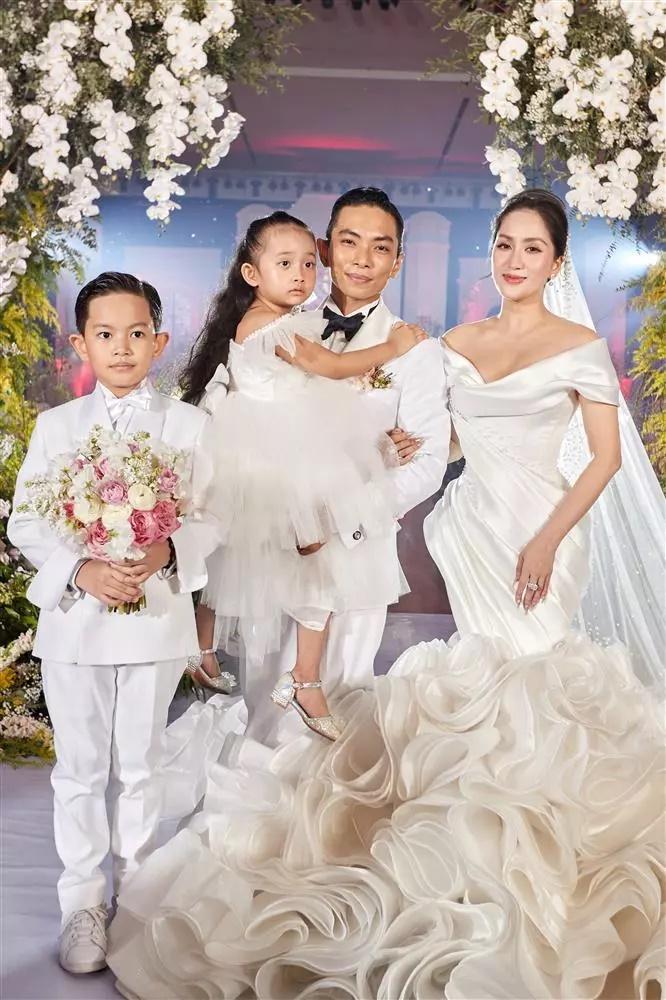 Showbiz Việt đại hỷ năm 2022: Hàng chục cặp đôi làm đám cưới-1
