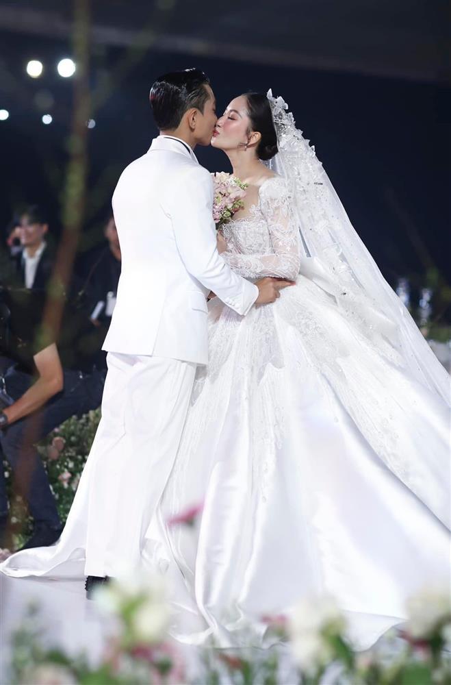 Showbiz Việt đại hỷ năm 2022: Hàng chục cặp đôi làm đám cưới-2