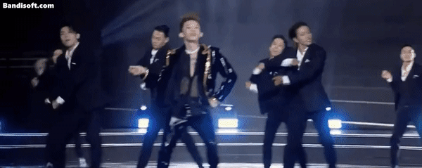 Diễn chung kết Hoa hậu: Kay Trần gây thất vọng, Hoàng Thùy Linh ấn tượng-1