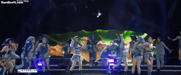 Diễn chung kết Hoa hậu: Kay Trần gây thất vọng, Hoàng Thùy Linh ấn tượng-4