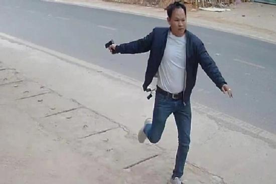 Video: Nghi phạm vận chuyển 22 bánh ma túy, dùng súng chống trả