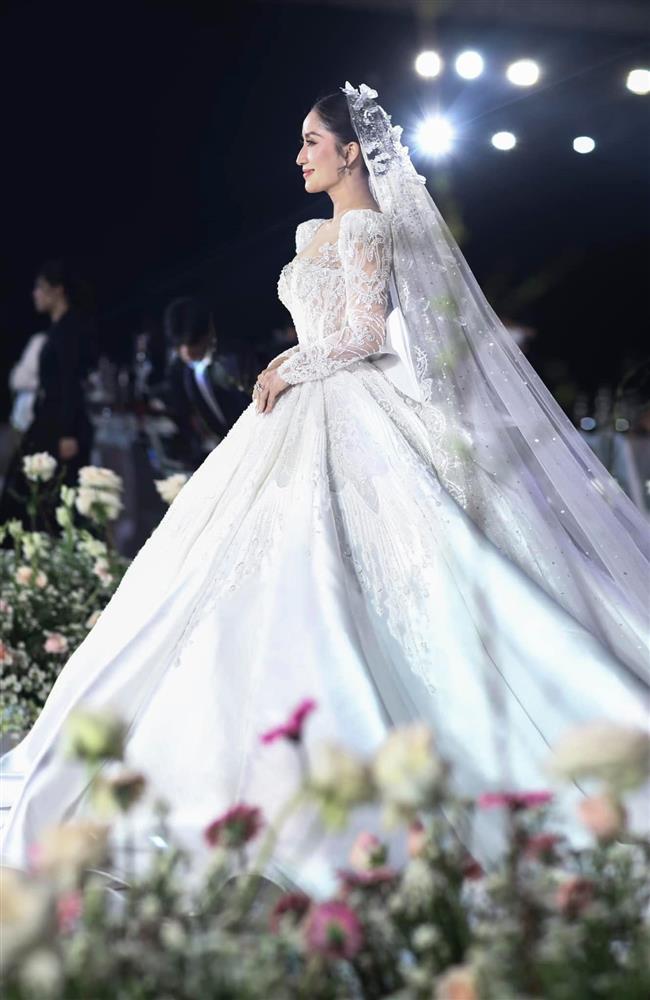 Phan Hiển rơi nước mắt khi nhìn lại 2 khoảnh khắc đám cưới-3