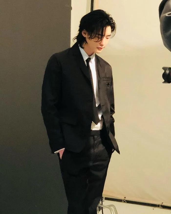 Không chỉ Hyun Bin, loạt nam thần cũng lột xác với tóc dài lãng tử-2