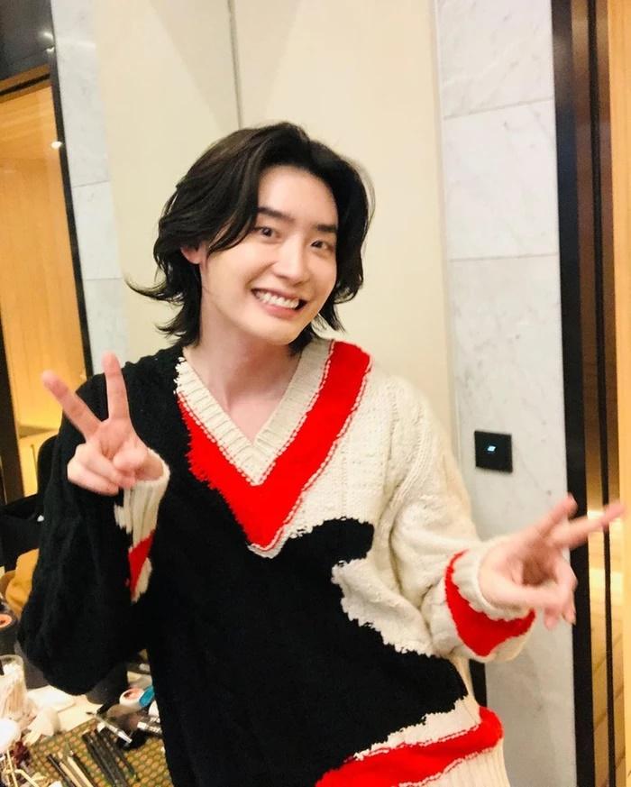 Không chỉ Hyun Bin, loạt nam thần cũng lột xác với tóc dài lãng tử-3