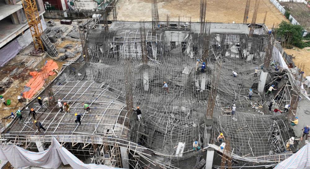 Sập giàn giáo công trình trung tâm thương mại tại Nghệ An-2