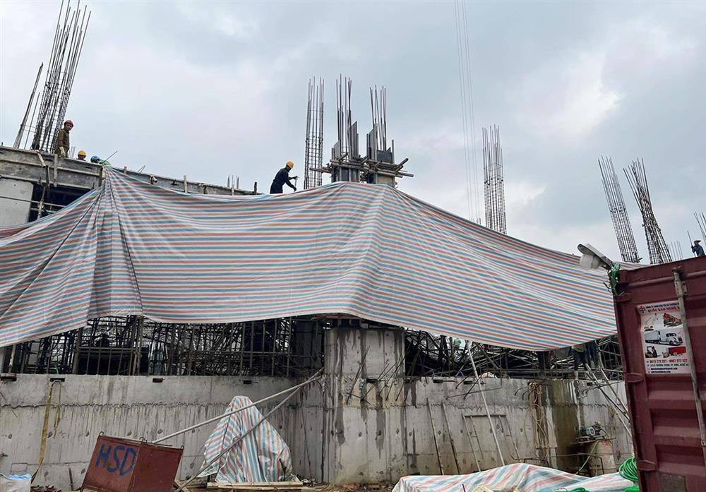 Sập giàn giáo công trình trung tâm thương mại tại Nghệ An-1